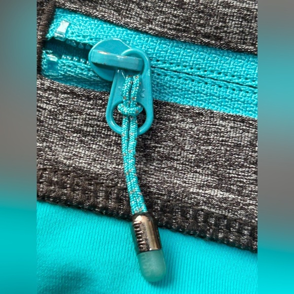 Lululemon Run Inspire Crop II All Luxtreme Heathered Black / Blue Tropics size 8 - Picture 8 of 9